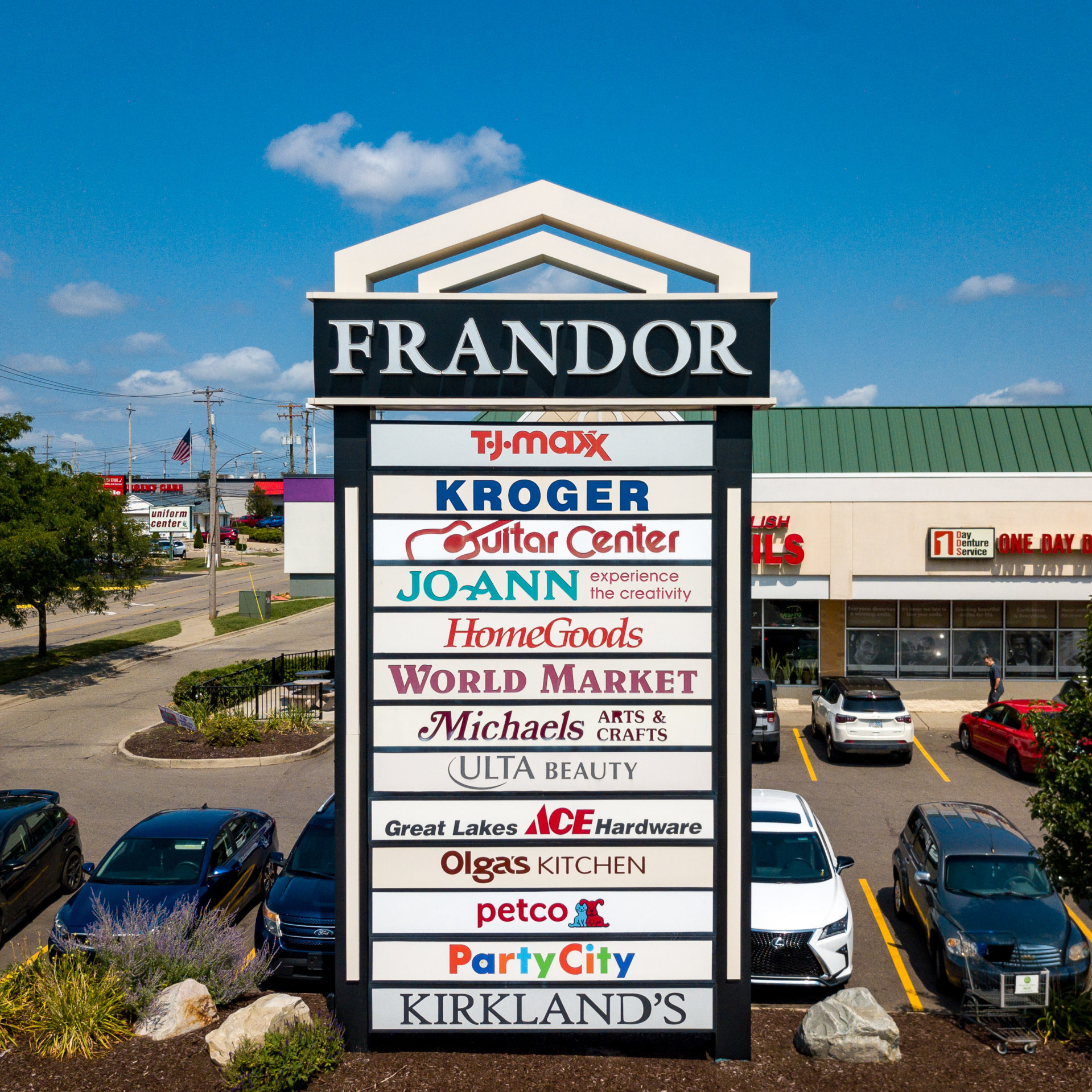 Frandor Shopping Center Stores Dining Events Lansing MI 